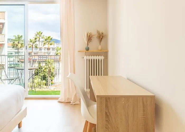 - Sweethome Spacious Flat - Balcon